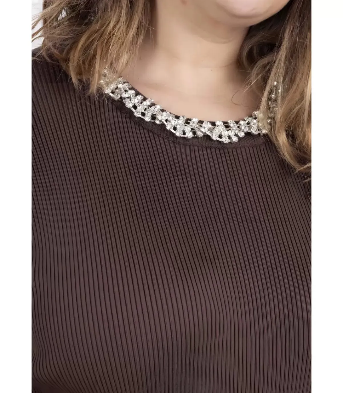 Hersecret AmyClo ruskea neulemekko strassikauluksella (plus size)