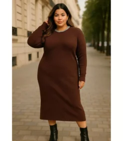 Hersecret AmyClo ruskea neulemekko strassikauluksella (plus size)