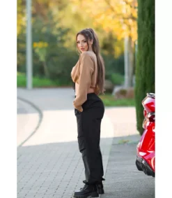Hersecret Cappuccino crop collegepaita nauhoilla