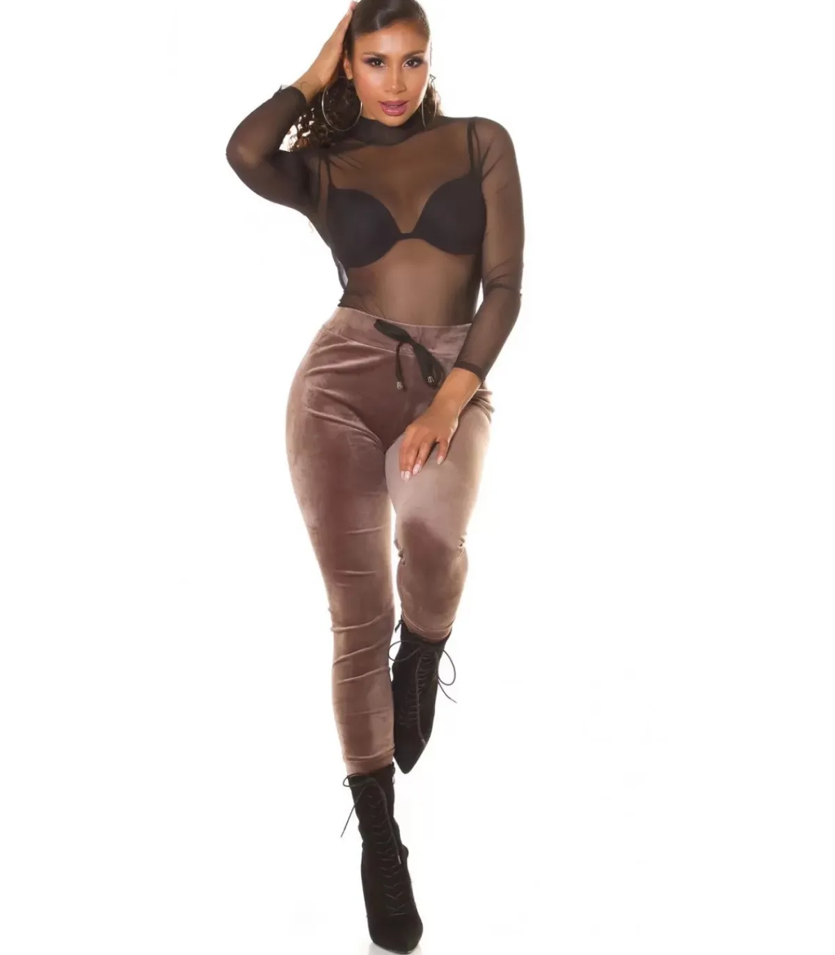 Koucla Cappuccinot samettilook joggerit
