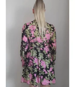 Hersecret Elle Style Juliette musta kukkakuvioinen mekko helminapeilla