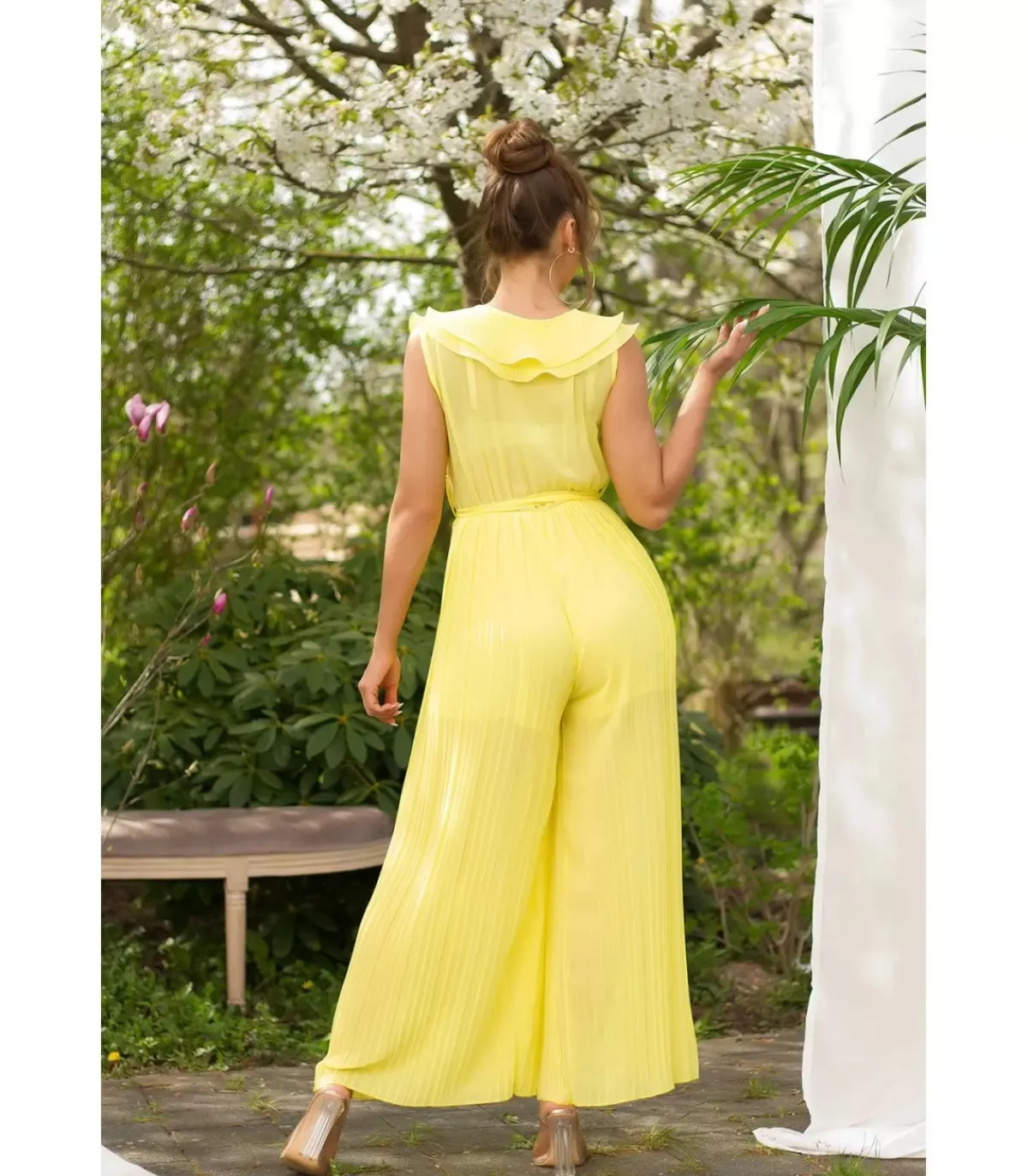 Koucla Keltainen v-röyhelöjumpsuit vyöllä