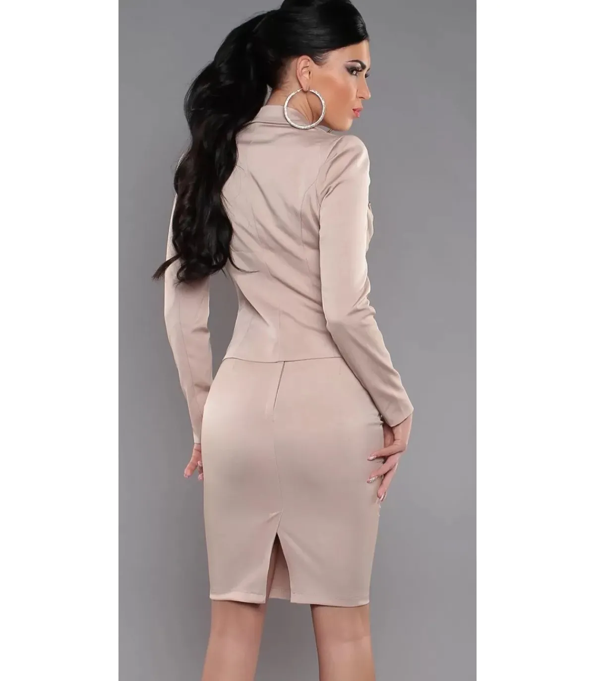 Koucla beige niittikoristeinen bleiseri