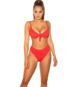 Koucla punaiet edetä oittavat bikiniiivit