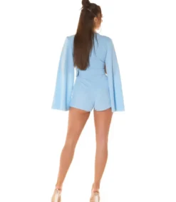 Koucla vaaleansininen shortsihame v-playsuit avohihoilla ja vyöllä