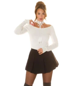 Koucla valkoinen off-shoulder pitsichoker neule
