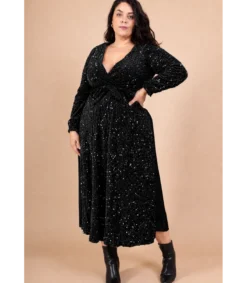 Hersecret Lilie musta pitkä v-samettimekko paljeteilla ja vyöllä (plus size)