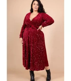 Hersecret Lilie viininpunainen pitkä v-samettimekko paljeteilla ja vyöllä (plus size)