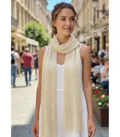 Hersecret MARCO beige juhlahuivi hapsuilla