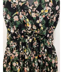 Hersecret MD musta kukkakuvioinen kesämekko