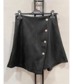 Mily musta shortsihame napeilla (plus size)