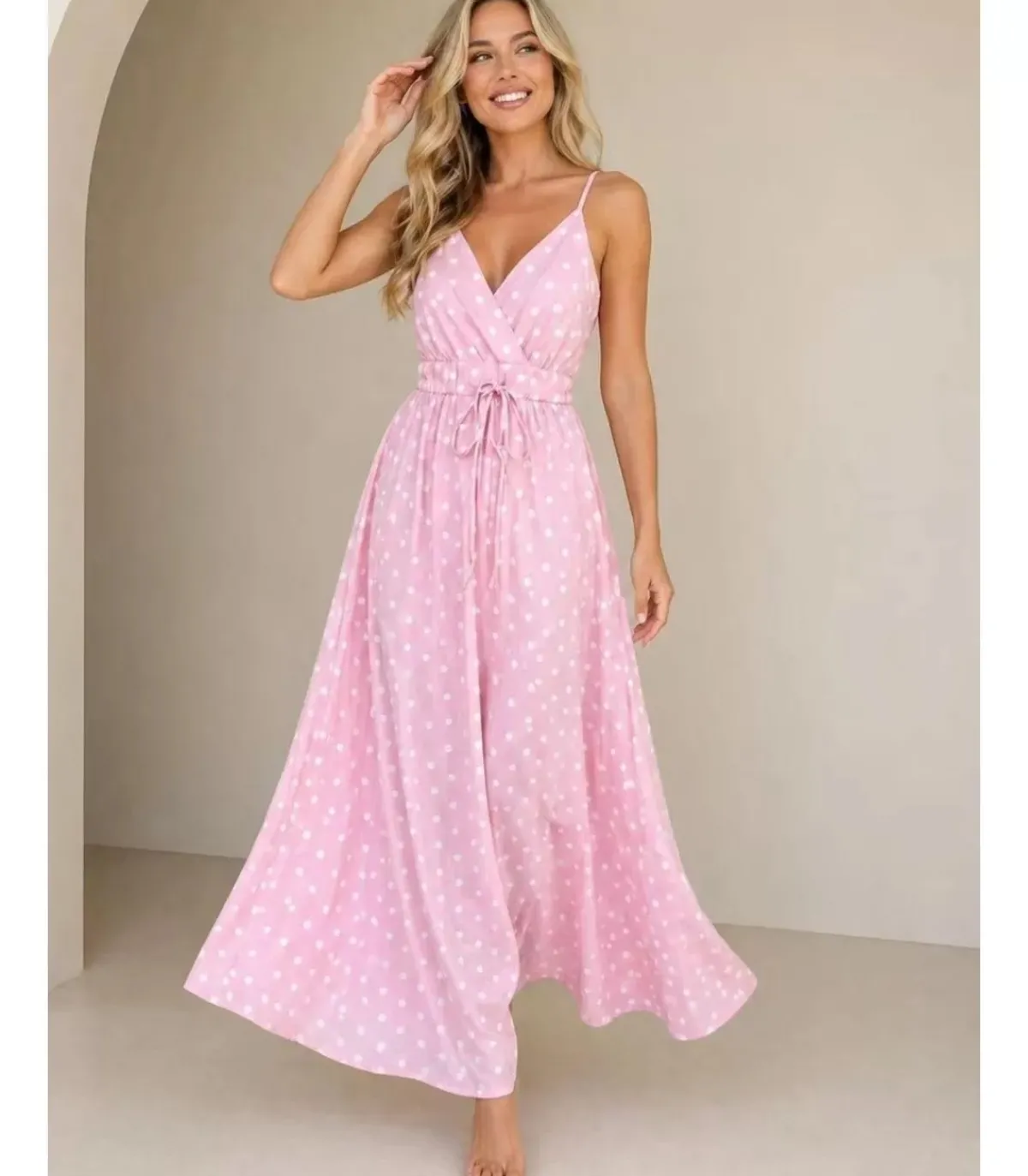 Hersecret Miss Sara vaaleanpunainen pallokuvioinen v-maksimekko nauhoilla