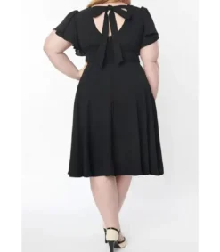 LC Musta lyhythihainen v-juhlamekko nauhoilla (plus size)