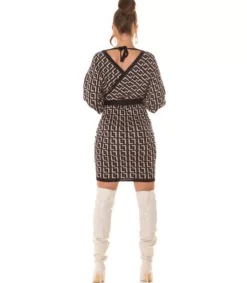 Koucla Musta printtikuvioinen wrap-look v-neulemekko lepakkohihoilla ja vyöllä
