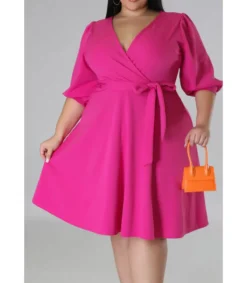LC Pinkki wrap-look v-skater-mekko vyöllä (plus size)
