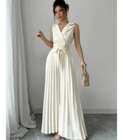 Rosy Days beige jumpsuit vekkilahkeilla ja napeilla