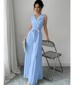 Rosy Days vaaleansininen jumpsuit vekkilahkeilla ja napeilla