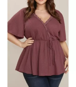 LC Ruskeanpunainen lyhythihainen v-vohvelipaita pitsillä (plus size)