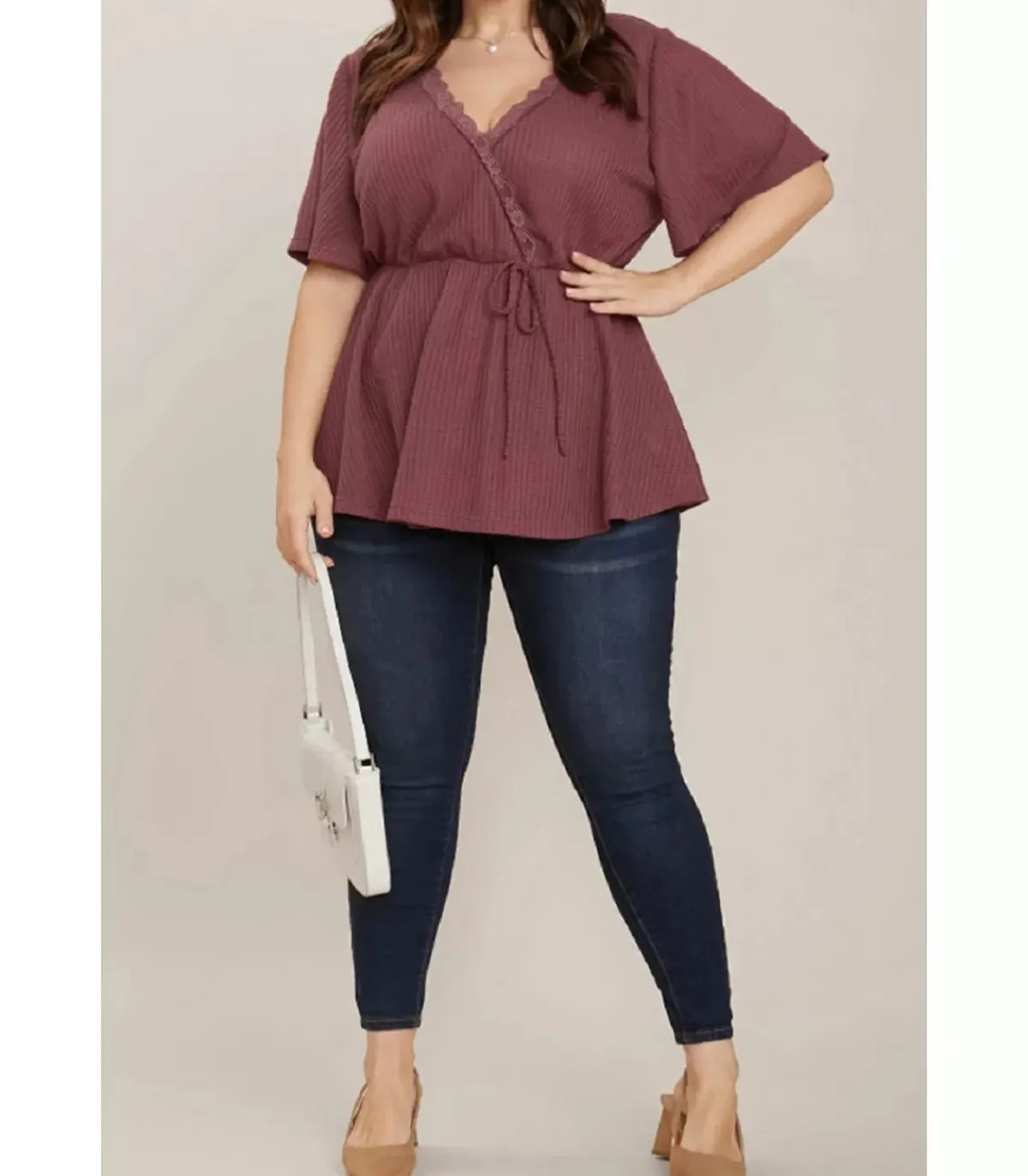 LC Ruskeanpunainen lyhythihainen v-vohvelipaita pitsillä (plus size)