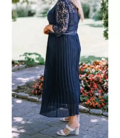LC Sininen pitsikoristeinen vekkijuhlamekko (plus size)