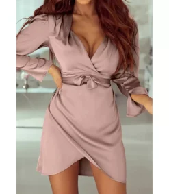 LC Vaaleanpunertava pitkähihainen wrap-look v-atiinimekko