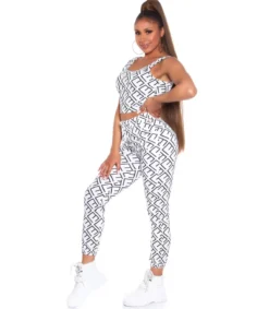 Koucla Valkoinen crop top printtikuvioinen joggerisetti