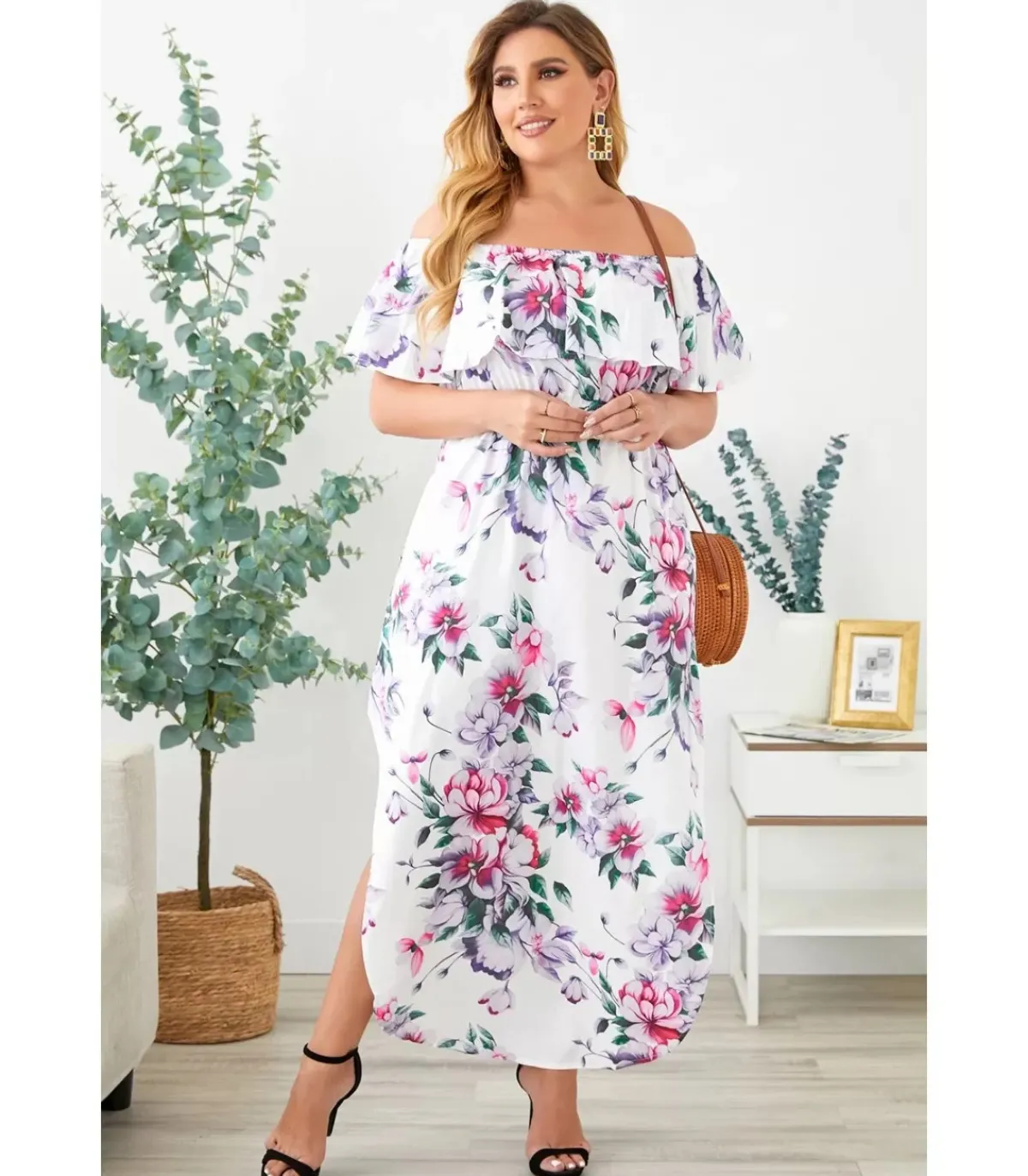 LC Valkoinen kukkakuvioinen off-shoulder maksimekko (plus size)
